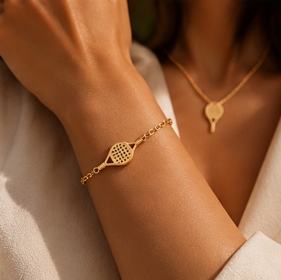 Le collier et le bracelet portés ensemble
